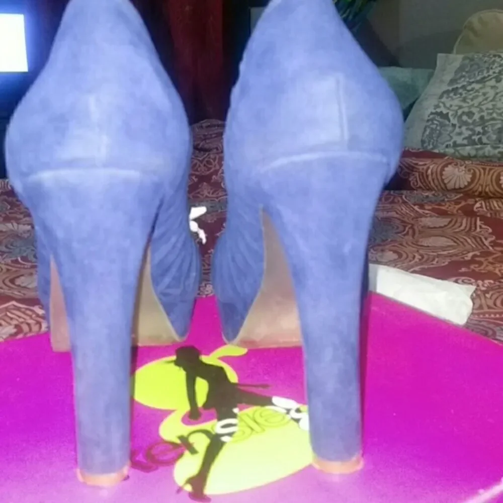 Pelle Royal blue suede pump